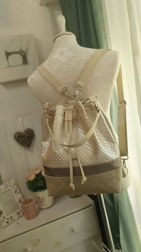 Bucket bag drapp